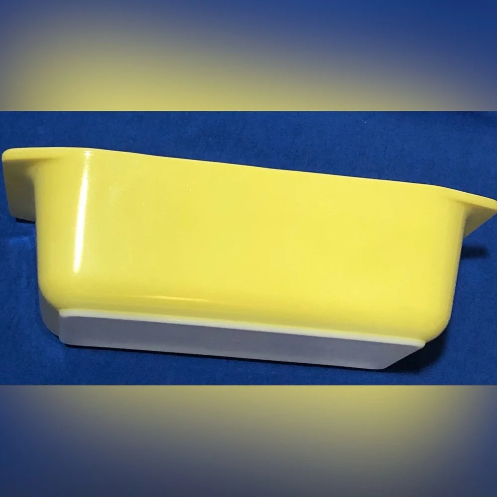 Pyrex Yellow Baking Dish - Picture 1 of 7